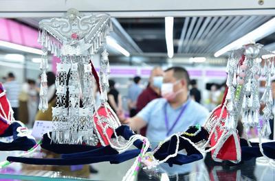 浙江省巾幗共富高質(zhì)量發(fā)展來料加工推進(jìn)會義烏舉行