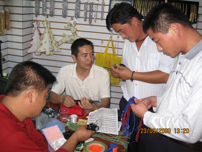 張山鎮經紀人隊伍活躍在義烏小商品城