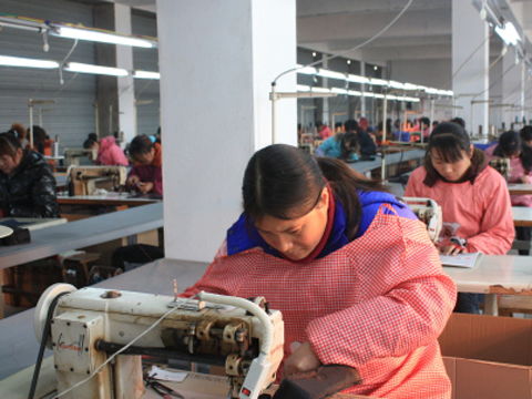 張山子鎮(zhèn)來(lái)料加工呈現(xiàn)規(guī)?；l(fā)展，攜手義烏共筑產(chǎn)業(yè)新篇章