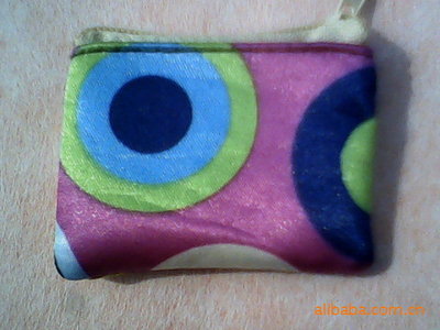 低價供應硬幣零錢包及拉鏈小包，義烏市榮冠箱包廠專業代辦來料、來樣加工服務