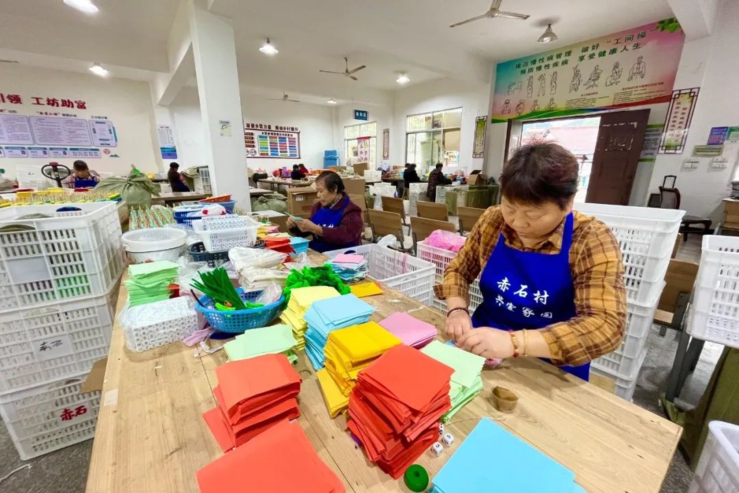 麗水云和濱湖“巾幗共富工坊” 串“點(diǎn)”成“線”，引義烏來(lái)料加工活水來(lái)